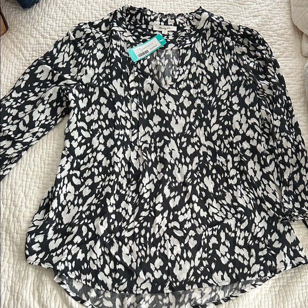Chic Black and White Women's Blouse